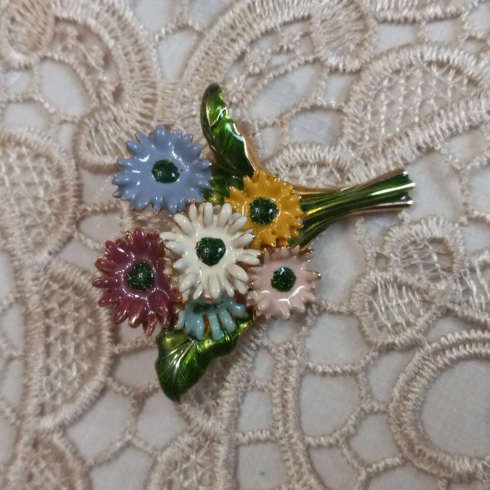 MFA Museum Of Fine Arts Brooch Gold-Tone Multicolor Enamel Flower Bouquet